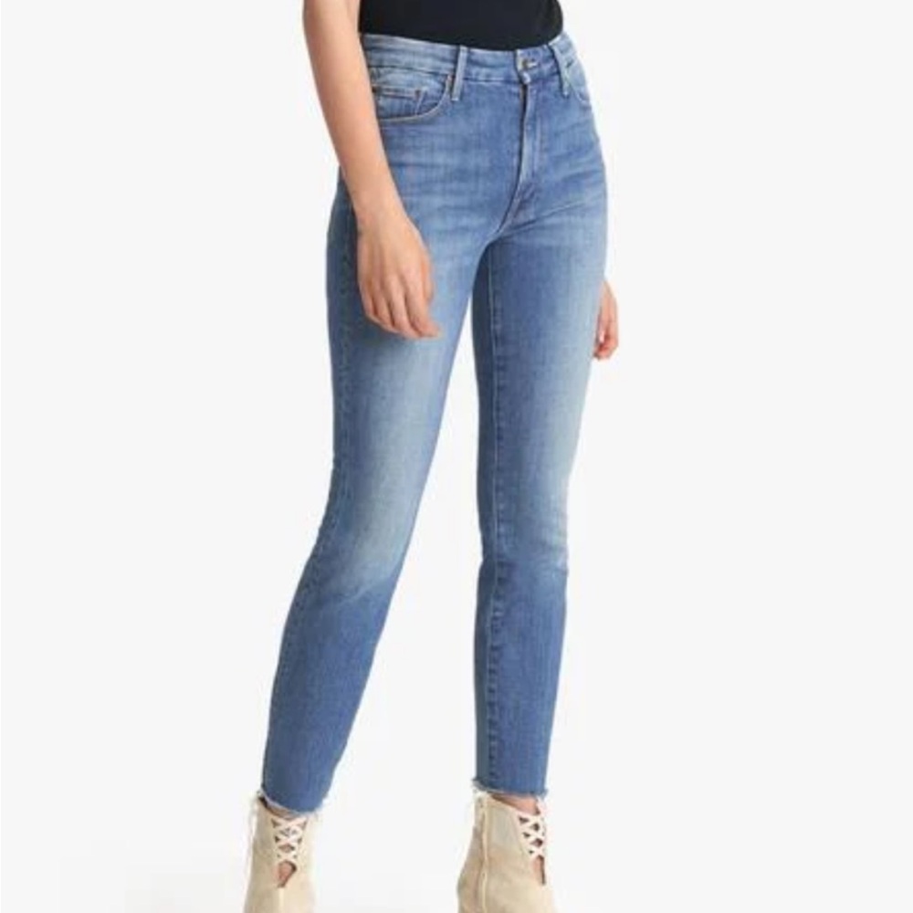 Mother High Waisted Looker Ankle Fray Denim in Hey Sun Wash